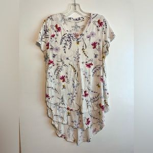 Latched Mama Printed V-Neck Nursing Tee 2.0 (Medium, Ivory Garden)